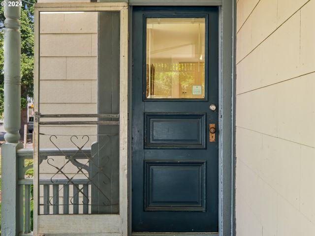 414 W 12TH St, Vancouver, WA 98660