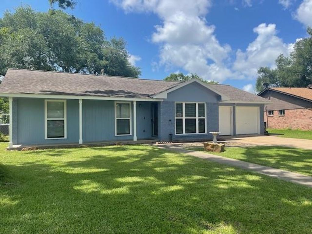 700 Northridge Street, Angleton, TX 77515