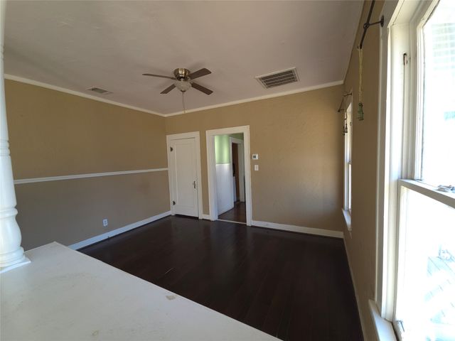 1335 S Lake Street, Fort Worth, TX 76104