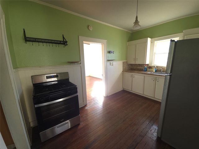 1335 S Lake Street, Fort Worth, TX 76104