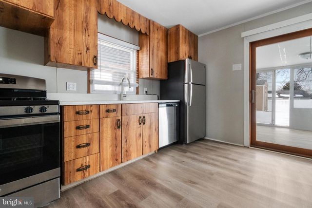 130 LEBBIE LN, Fairless Hills, PA 19030