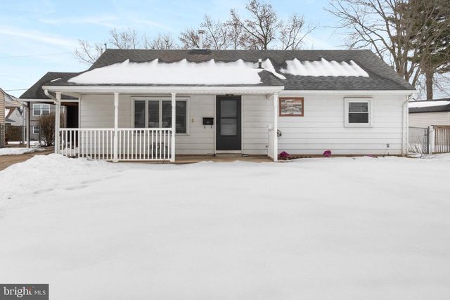 130 LEBBIE LN, Fairless Hills, PA 19030