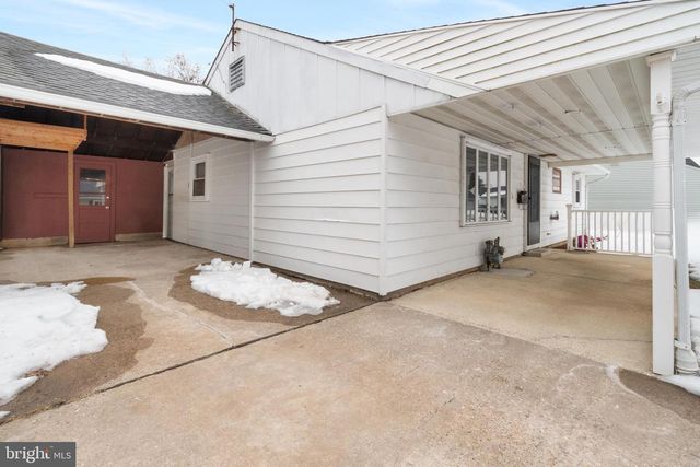 130 LEBBIE LN, Fairless Hills, PA 19030