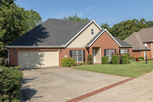 2899 N Brookbury Xing, Fayetteville, AR 72703