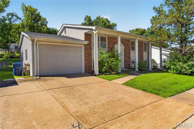 658 Green Forest Drive, Fenton, MO 63026