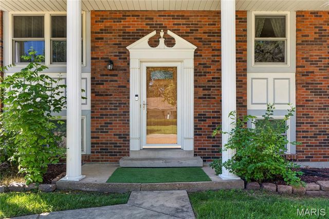 658 Green Forest Drive, Fenton, MO 63026