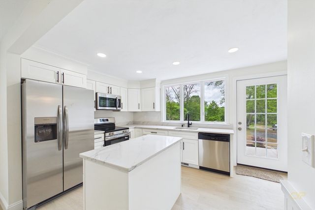 159 County St, Lakeville, MA 02347