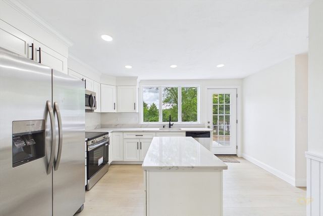 159 County St, Lakeville, MA 02347