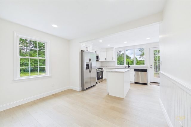 159 County St, Lakeville, MA 02347