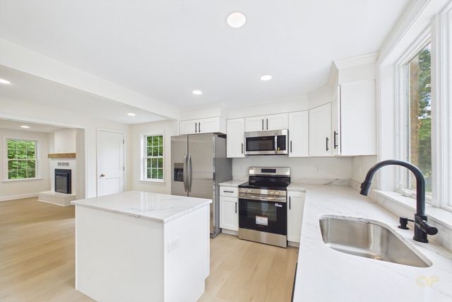 159 County St, Lakeville, MA 02347