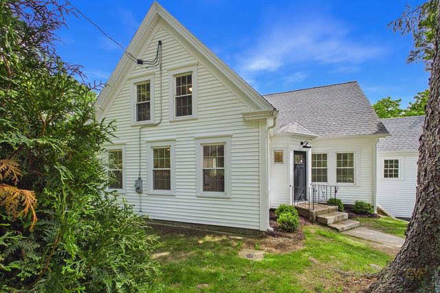 159 County St, Lakeville, MA 02347