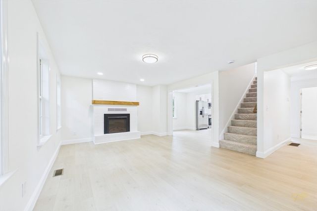 159 County St, Lakeville, MA 02347