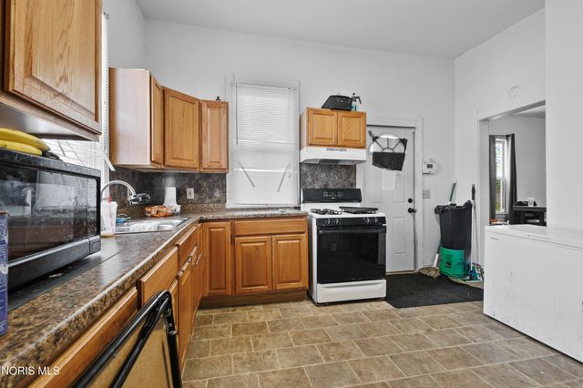 906 Oakwood Avenue, Toledo, OH 43607