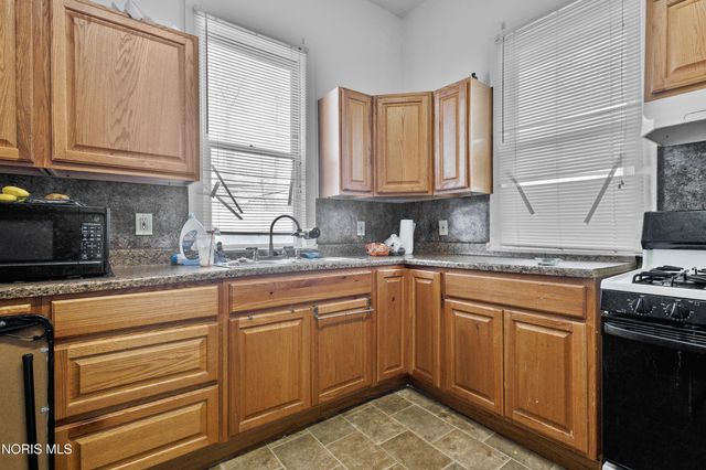 906 Oakwood Avenue, Toledo, OH 43607