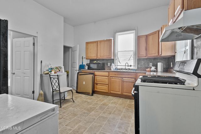 906 Oakwood Avenue, Toledo, OH 43607