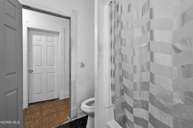 906 Oakwood Avenue, Toledo, OH 43607