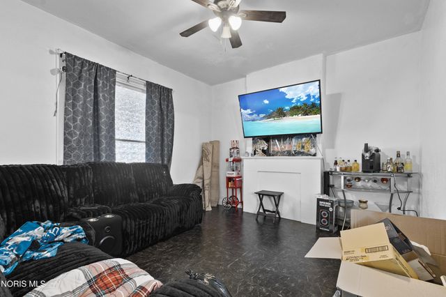 906 Oakwood Avenue, Toledo, OH 43607
