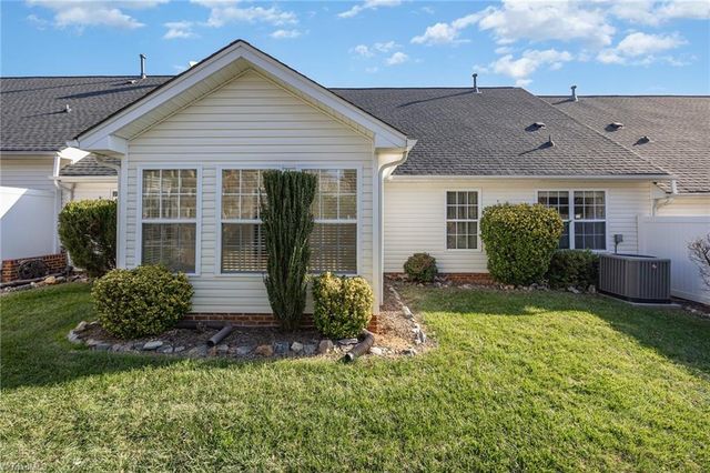 574 Caladium Court, Kernersville, NC 27284