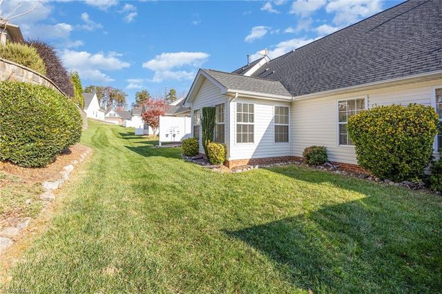 574 Caladium Court, Kernersville, NC 27284