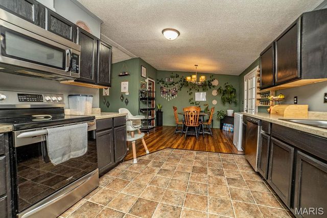 2140 Foxwood Court, Lebanon, MO 65536