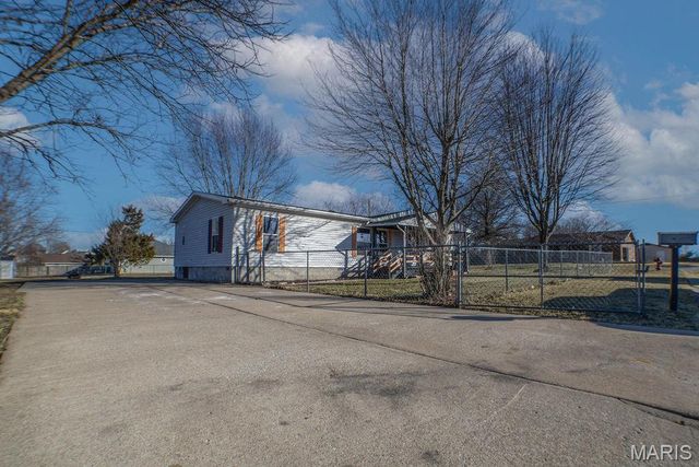 2140 Foxwood Court, Lebanon, MO 65536