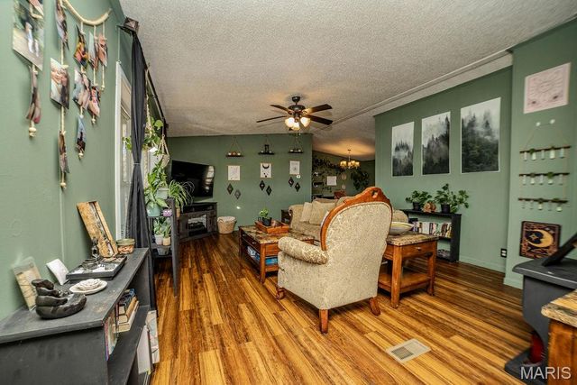 2140 Foxwood Court, Lebanon, MO 65536