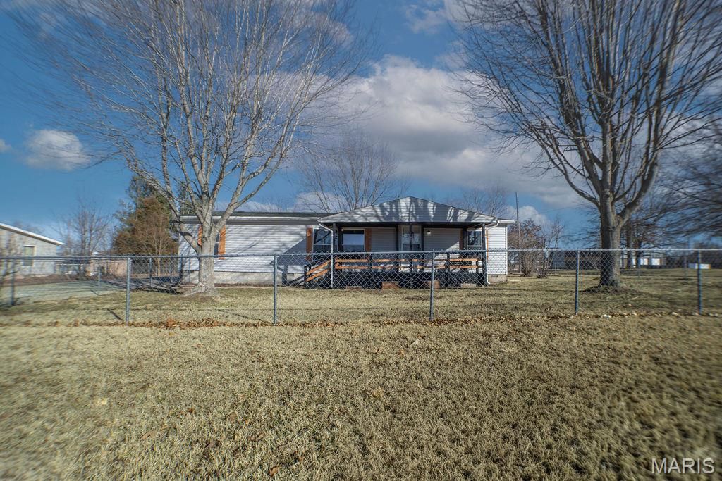 2140 Foxwood Court, Lebanon, MO 65536