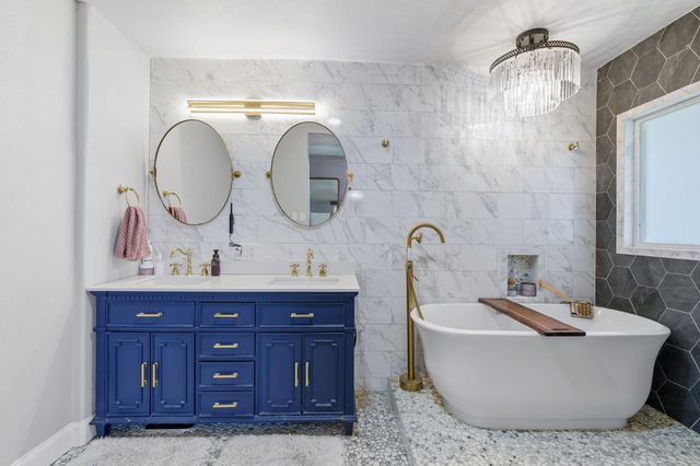 4934 N Del Mar Avenue, Fresno, CA 93704