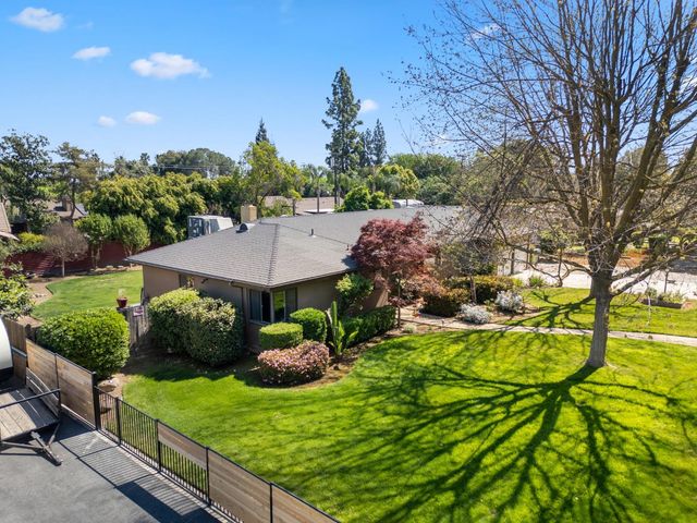 4934 N Del Mar Avenue, Fresno, CA 93704