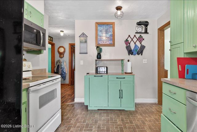 5916 Ashby Ln, Louisville, KY 40272