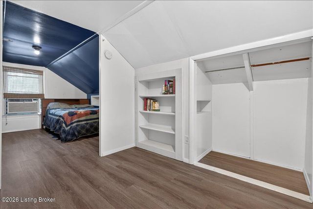 5916 Ashby Ln, Louisville, KY 40272