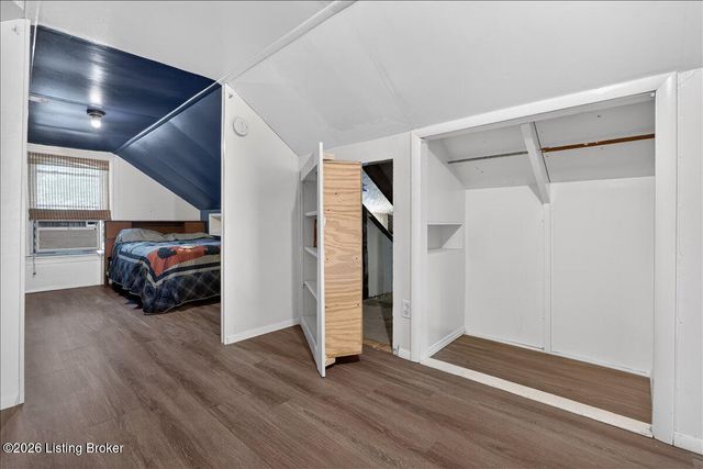 5916 Ashby Ln, Louisville, KY 40272