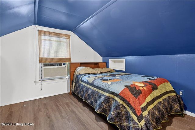 5916 Ashby Ln, Louisville, KY 40272