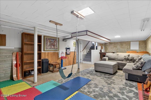 5916 Ashby Ln, Louisville, KY 40272