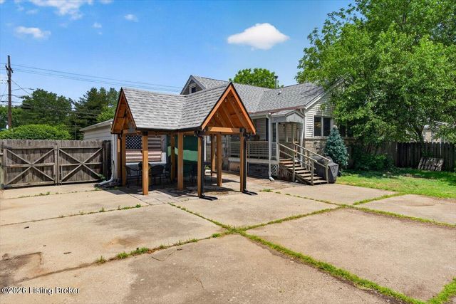 5916 Ashby Ln, Louisville, KY 40272