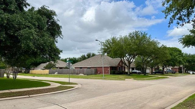 7510 Golden Thistle Lane, Cypress, TX 77433