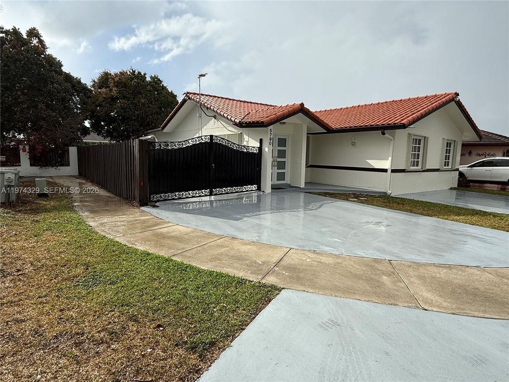 5790 SW 148th Pl, Miami, FL 33193