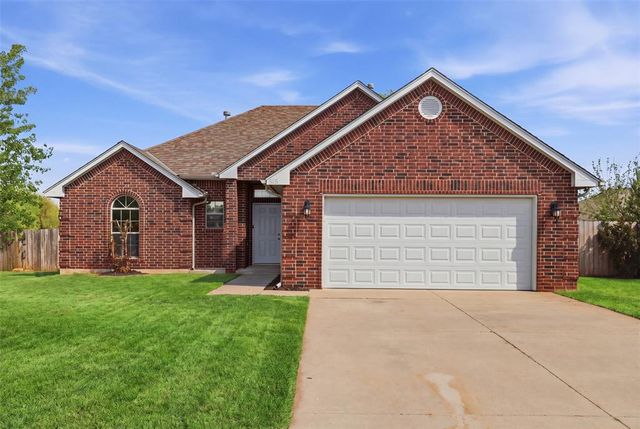 515 E Greenwood Lane, Mustang, OK 73064