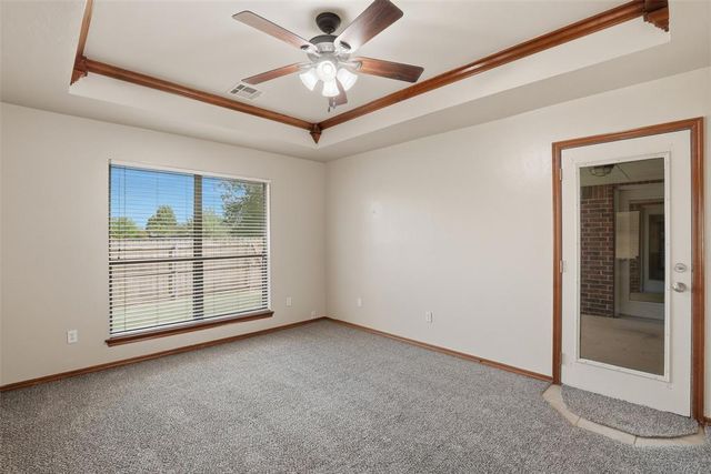 515 E Greenwood Lane, Mustang, OK 73064