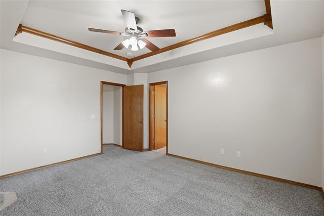 515 E Greenwood Lane, Mustang, OK 73064