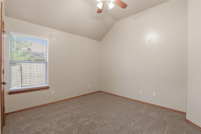 515 E Greenwood Lane, Mustang, OK 73064