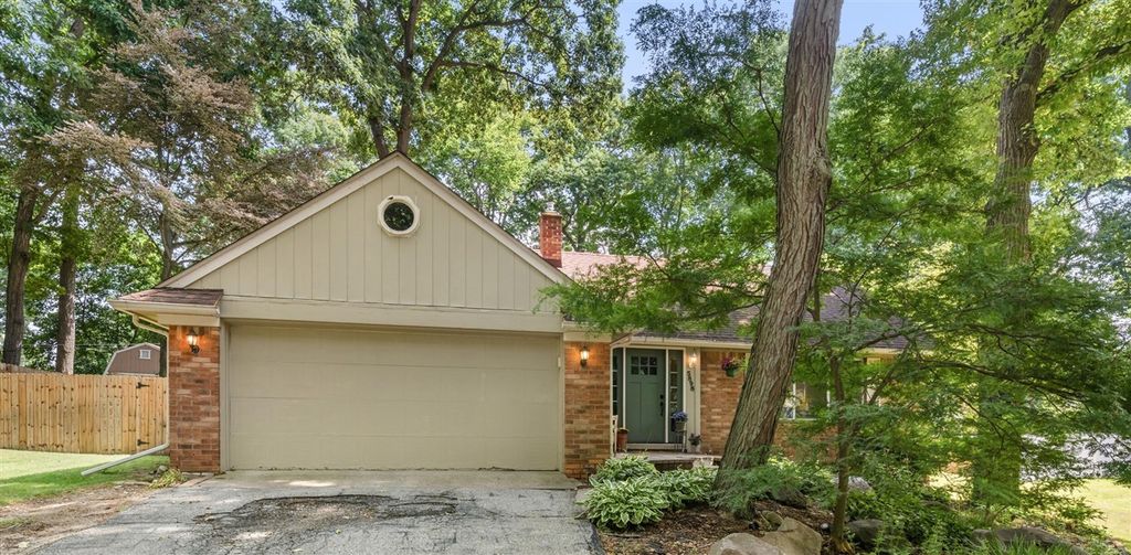 5898 Hummingbird Lane, Clarkston, MI 48346
