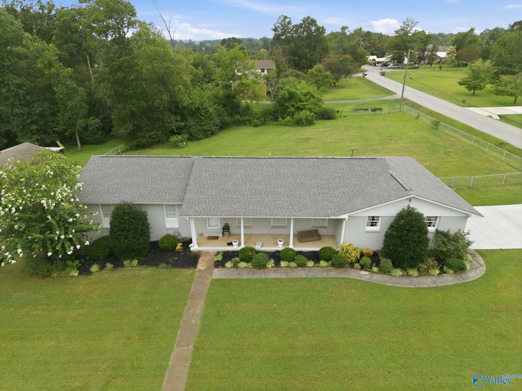 1405 Edgewood Street, Hartselle, AL 35640
