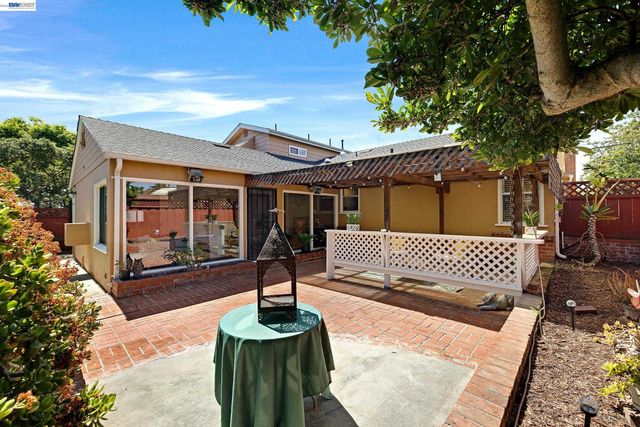 15126 Andover St, San Leandro, CA 94579