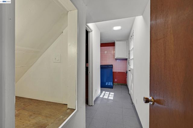 15126 Andover St, San Leandro, CA 94579