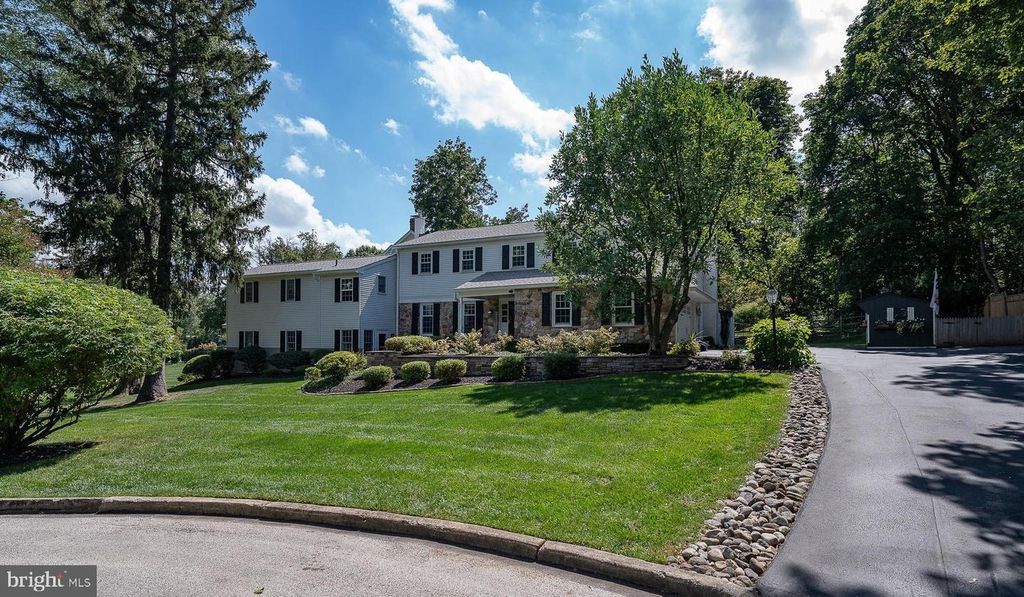 681 FERNFIELD CIR, Wayne, PA 19087