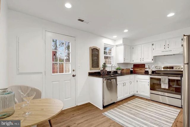 37 ALDEN CT, Sterling, VA 20165