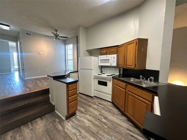 9823 Summerwood Circle 1008, Dallas, TX 75243