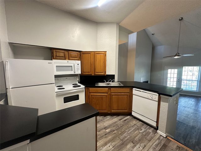 9823 Summerwood Circle 1008, Dallas, TX 75243