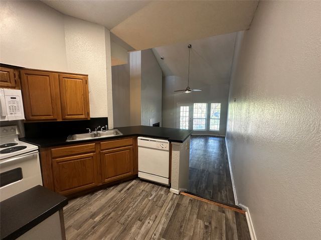 9823 Summerwood Circle 1008, Dallas, TX 75243